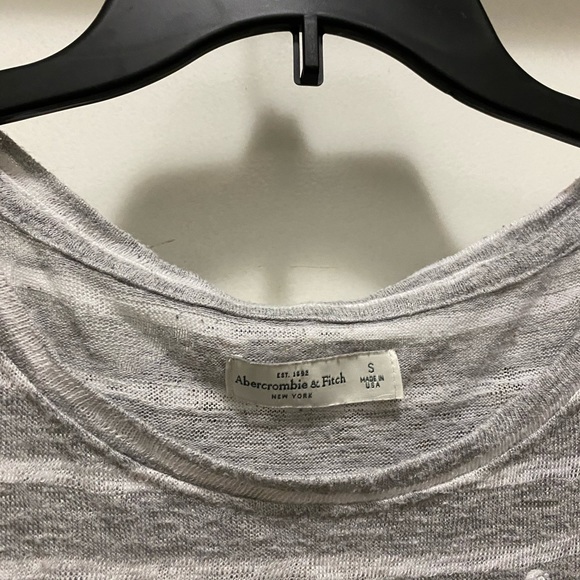 loose white & grey t shirt w pocket - Picture 3 of 3